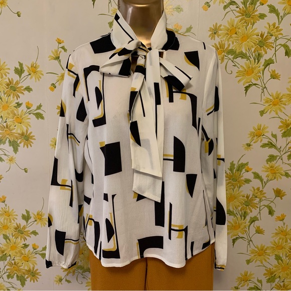 Tie neck long sleeve blouse size L - Picture 8 of 12